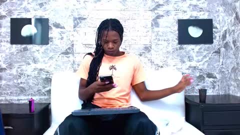 CriisBrown  online show from November 26, 2025, 11:11 am