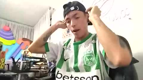 Snapshot of criiscs chatting on November 4, 2025, 7:40 am criiscs online show from November 4, 2025, 7:40 am