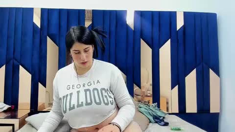 Criistaal   online show from March 8, 2025, 8:33 am