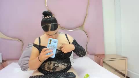 Snapshot of criistaal__ chatting on May 27, 2026, 4:09 am Criistaal online show from May 27, 2026, 4:09 am
