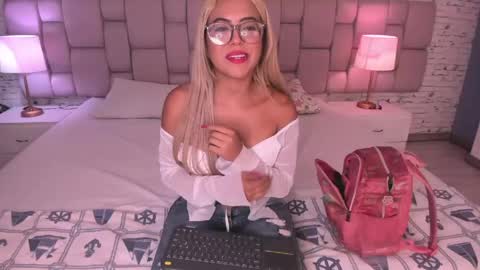 Snapshot of criistybloom chatting on June 1, 2026, 7:59 pm CristyBloom online show from June 1, 2026, 7:59 pm