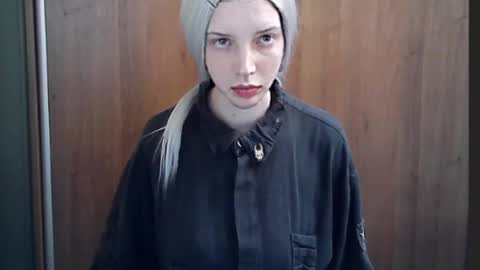 Snapshot of crimson_lady6 chatting on May 20, 2026, 6:14 pm crimson_lady6 online show from May 20, 2026, 6:14 pm