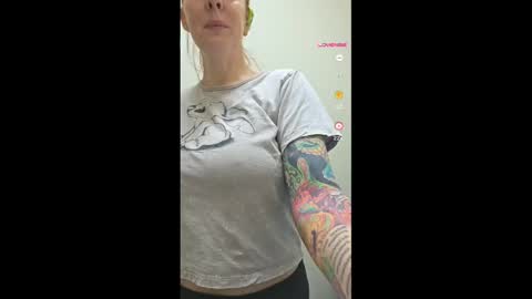 crimsongingerale online show from April 13, 2026, 7:19 pm