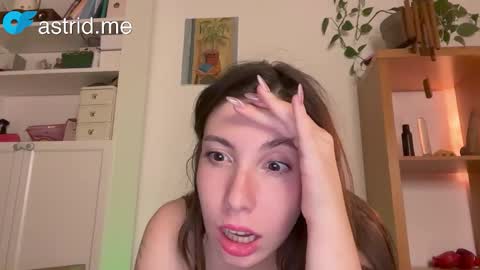 Snapshot of cringebutcute chatting on October 7, 2025, 8:50 pm Astrid online show from October 7, 2025, 8:50 pm