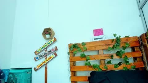 cris_dulce online show from May 15, 2026, 8:27 pm