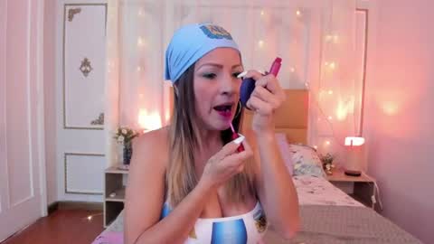 Snapshot of cris_milk chatting on June 16, 2026, 7:38 pm Cris Milk online show from June 16, 2026, 7:38 pm