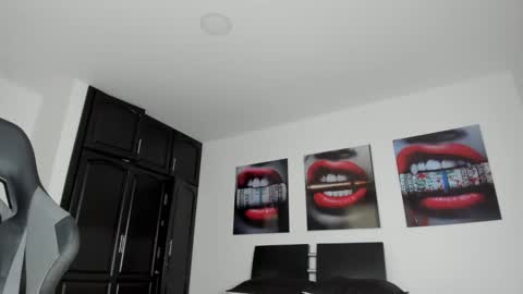 Cris Gutierrez online show from November 1, 2025, 8:33 pm