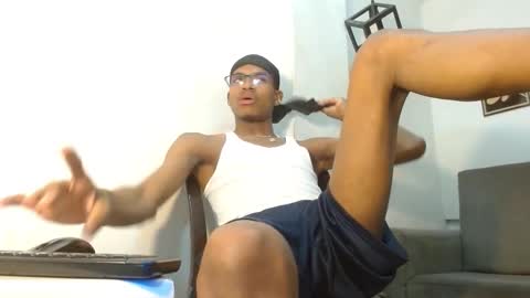 criss_zuri online show from November 27, 2025, 12:18 pm