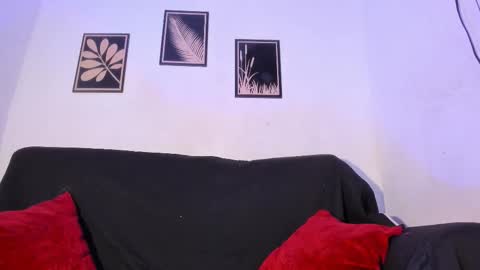 criss_zuri online show from February 11, 2026, 12:10 pm