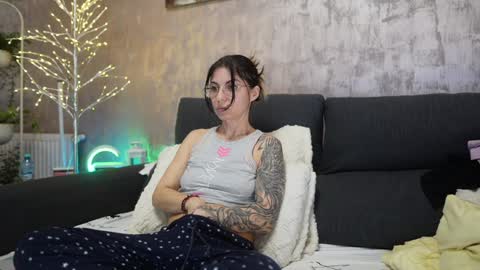 Snapshot of crissy_love chatting on February 5, 2025, 2:51 am crissy_love online show from February 5, 2025, 2:51 am