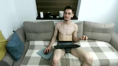Snapshot of cristaelio chatting on May 12, 2026, 6:16 pm Crista-Elio online show from May 12, 2026, 6:16 pm
