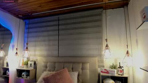 Cristal online show from October 3, 2025, 5:04 am