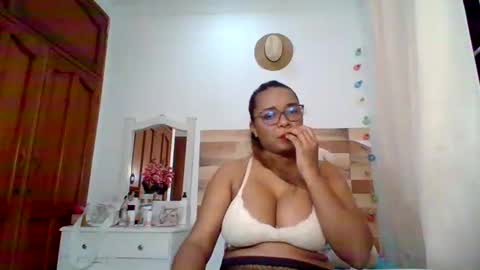 Snapshot of cristal_blanco chatting on December 23, 2024, 12:14 am cristal online show from December 23, 2024, 12:14 am