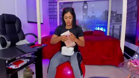 Snapshot of cristal_crossfit chatting on June 30, 2026, 10:38 am Cristal online show from June 30, 2026, 10:38 am