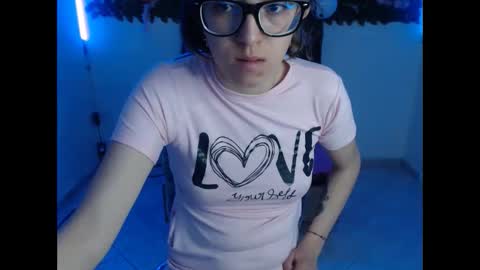 Snapshot of cristal_hills_19 chatting on October 23, 2025, 5:44 pm Cristal online show from October 23, 2025, 5:44 pm