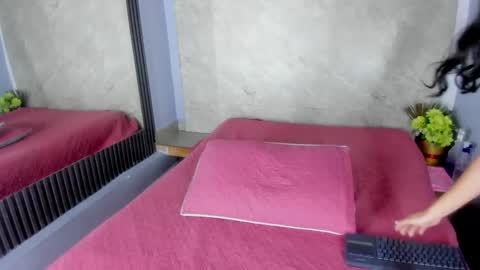Snapshot of cristal_quintero chatting on June 4, 2026, 12:22 pm Cristal online show from June 4, 2026, 12:22 pm