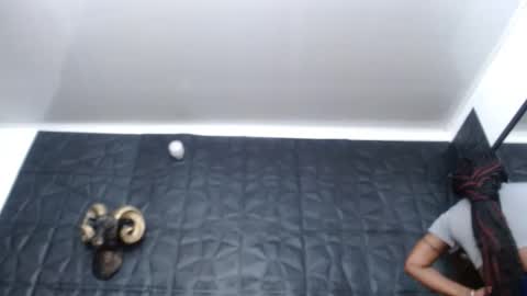 Hanna  online show from December 15, 2025, 7:56 am