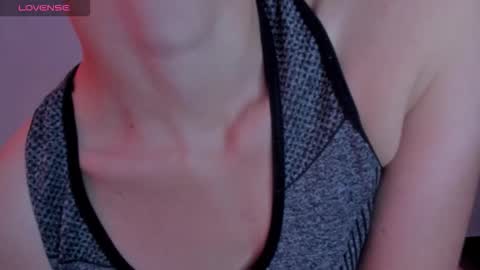 cristal_t2 online show from February 17, 2026, 7:09 pm