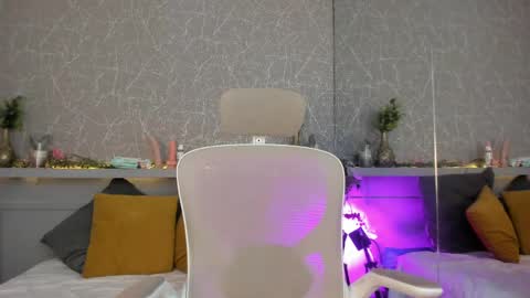cristalbm_ online show from May 18, 2026, 9:53 pm