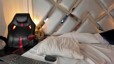 Snapshot of cristalevans_vc chatting on October 17, 2025, 5:48 pm cristalevans_vc online show from October 17, 2025, 5:48 pm