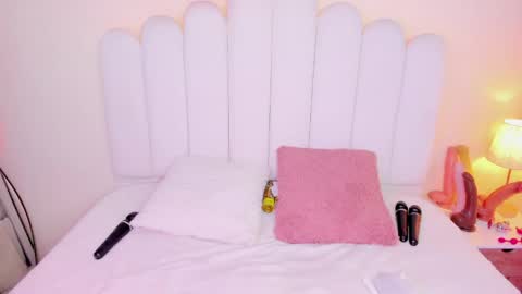 Snapshot of cristalhorny_69 chatting on April 21, 2026, 9:59 am Cristal online show from April 21, 2026, 9:59 am