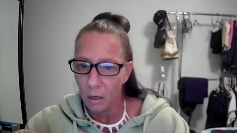 Snapshot of cristalmills069 chatting on June 20, 2026, 1:09 am Quartz online show from June 20, 2026, 1:09 am