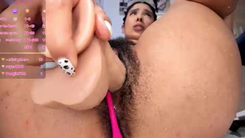 cristal online show from November 14, 2025, 3:33 pm