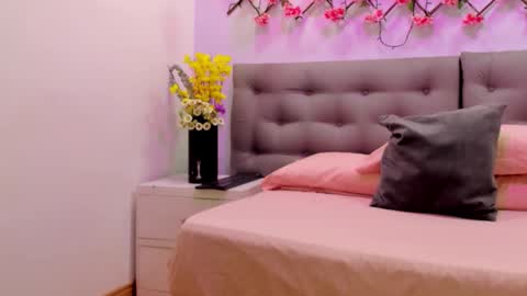 cristalshay online show from September 14, 2025, 12:26 pm