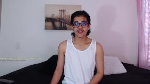 Snapshot of cristian_suarezz chatting on December 16, 2024, 8:48 pm online show from December 16, 2024, 8:48 pm