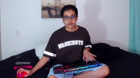 Snapshot of cristian_suarezz chatting on December 22, 2024, 11:20 pm online show from December 22, 2024, 11:20 pm