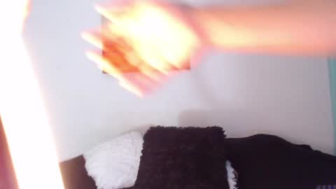 Snapshot of cristian_suarezz chatting on December 23, 2024, 2:24 am online show from December 23, 2024, 2:24 am