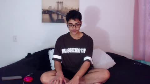 Snapshot of cristian_suarezz chatting on December 26, 2024, 7:49 pm online show from December 26, 2024, 7:49 pm