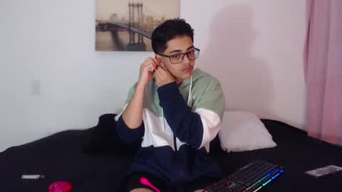 Snapshot of cristian_suarezz chatting on December 30, 2024, 10:23 pm online show from December 30, 2024, 10:23 pm