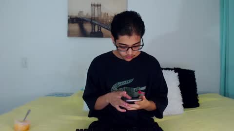 Snapshot of cristian_suarezz chatting on January 29, 2025, 12:01 am online show from January 29, 2025, 12:01 am