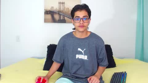 Snapshot of cristian_suarezz chatting on February 1, 2025, 6:32 am online show from February 1, 2025, 6:32 am