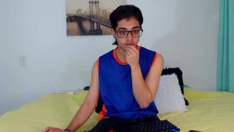 Snapshot of cristian_suarezz chatting on February 10, 2025, 1:14 am online show from February 10, 2025, 1:14 am