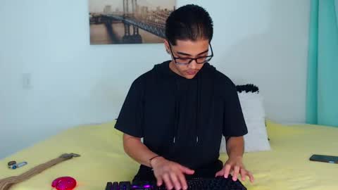 Snapshot of cristian_suarezz chatting on February 22, 2025, 12:27 am online show from February 22, 2025, 12:27 am