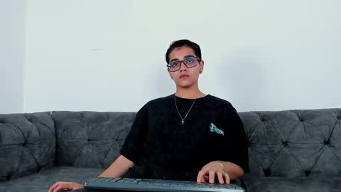 Snapshot of cristian_suarezz_ chatting on October 5, 2025, 9:13 pm cristian_suarezz_ online show from October 5, 2025, 9:13 pm