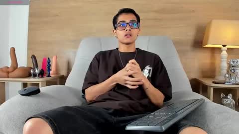 Snapshot of cristian_suarezz_ chatting on October 9, 2025, 9:46 pm cristian_suarezz_ online show from October 9, 2025, 9:46 pm