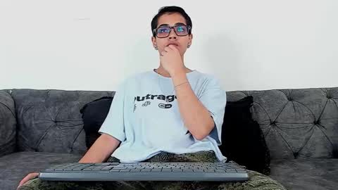 Snapshot of cristian_suarezz_ chatting on October 14, 2025, 8:53 pm cristian_suarezz_ online show from October 14, 2025, 8:53 pm