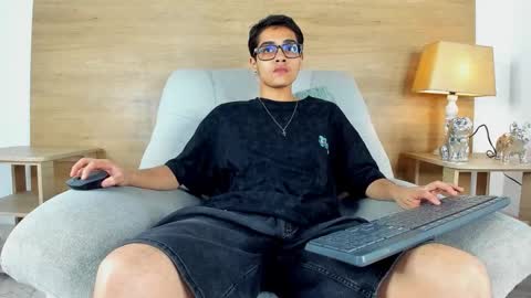 Snapshot of cristian_suarezz_ chatting on October 19, 2025, 9:37 pm cristian_suarezz_ online show from October 19, 2025, 9:37 pm