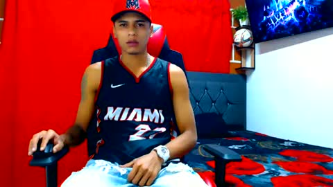 Snapshot of cristiantayron chatting on July 6, 2026, 6:10 am cristian online show from July 6, 2026, 6:10 am