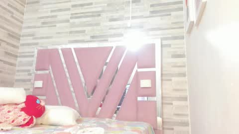 cristin  online show from October 24, 2025, 11:50 am