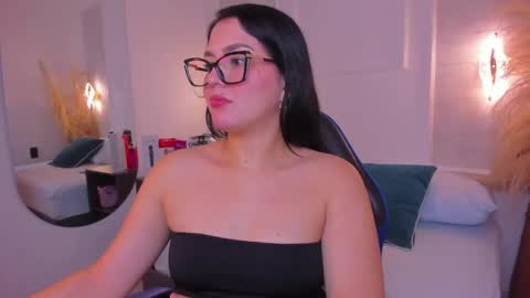 Snapshot of cristina_gallardo chatting on May 9, 2026, 2:50 am C R I S T I N A online show from May 9, 2026, 2:50 am
