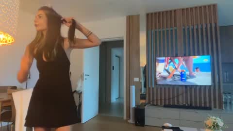cristinabrunete online show from July 22, 2026, 4:43 pm
