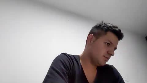 cristopher3042 online show from February 8, 2025, 2:04 am