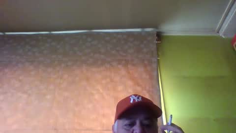 crmperez online show from December 31, 2024, 7:29 pm