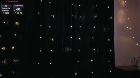 Snapshot of cross_the_line chatting on January 15, 2025, 7:48 am xx Amina xx online show from January 15, 2025, 7:48 am