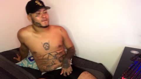 crow_black00 online show from April 16, 2026, 3:13 pm