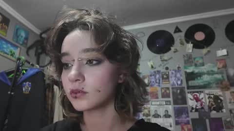 cruella_mira online show from October 23, 2025, 6:06 pm